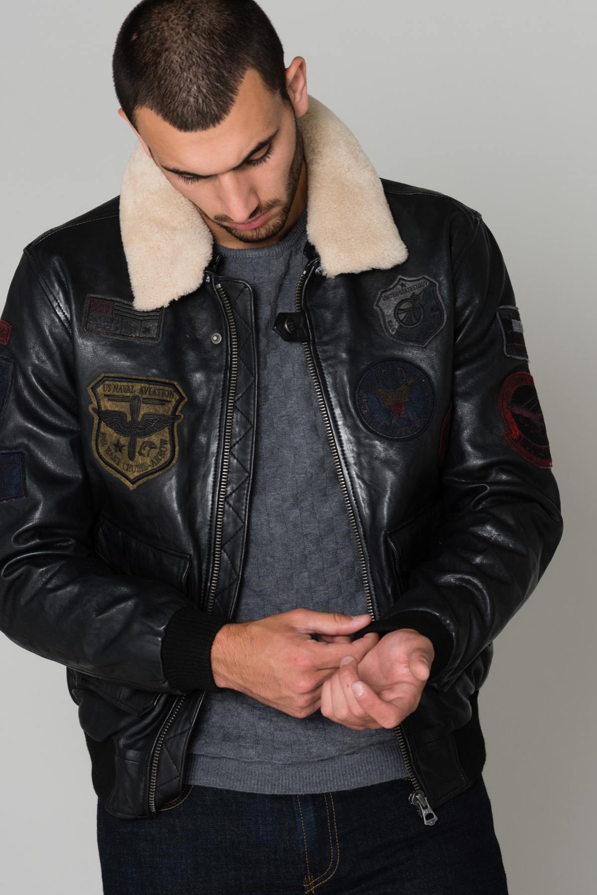 Petrol-black lambskin aviator jacket with aged leather and collar. - Image n°1