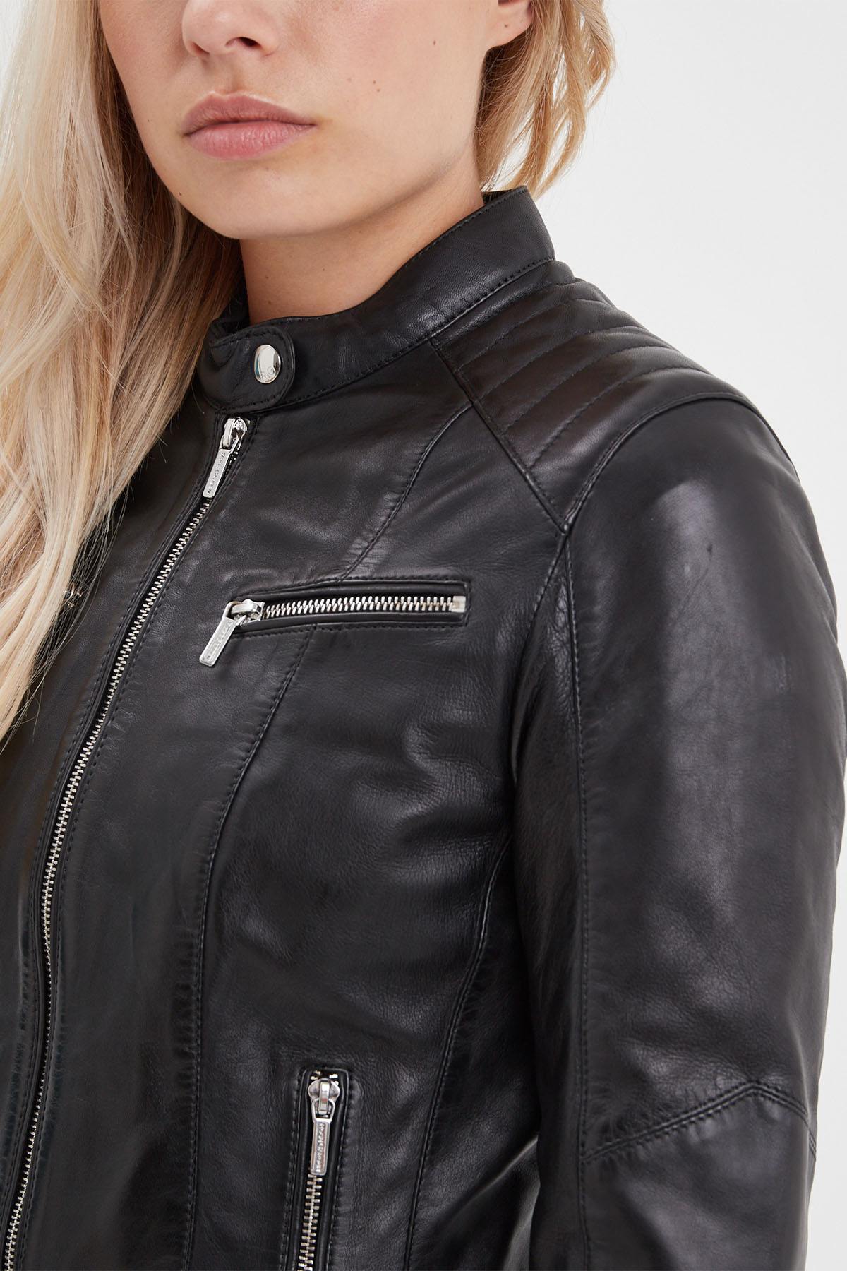 A black lambskin jacket with a moto collar - Image n°5