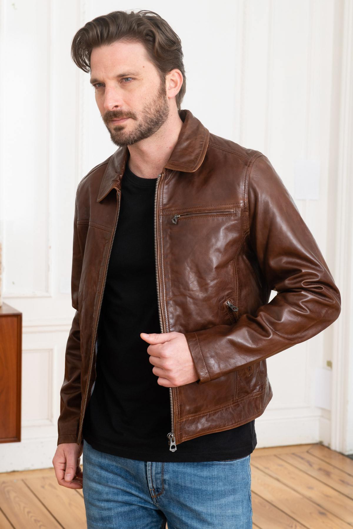 Daytona's soft lambskin jacket: aged, slim-fit, with a shirt collar. - Image n°1