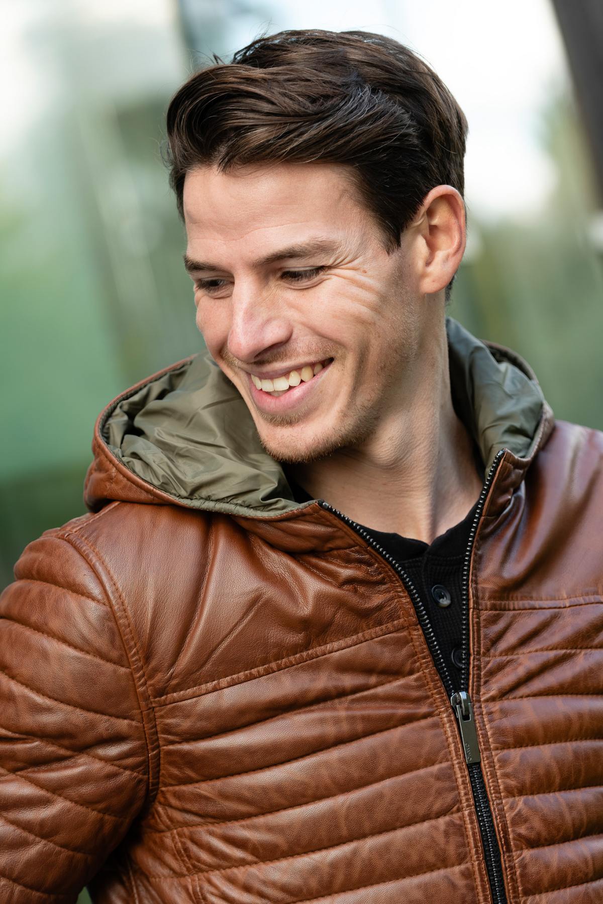 Warm cognac sheepskin jacket, quilted and slim. Fixed hood for winter. - Image n°4