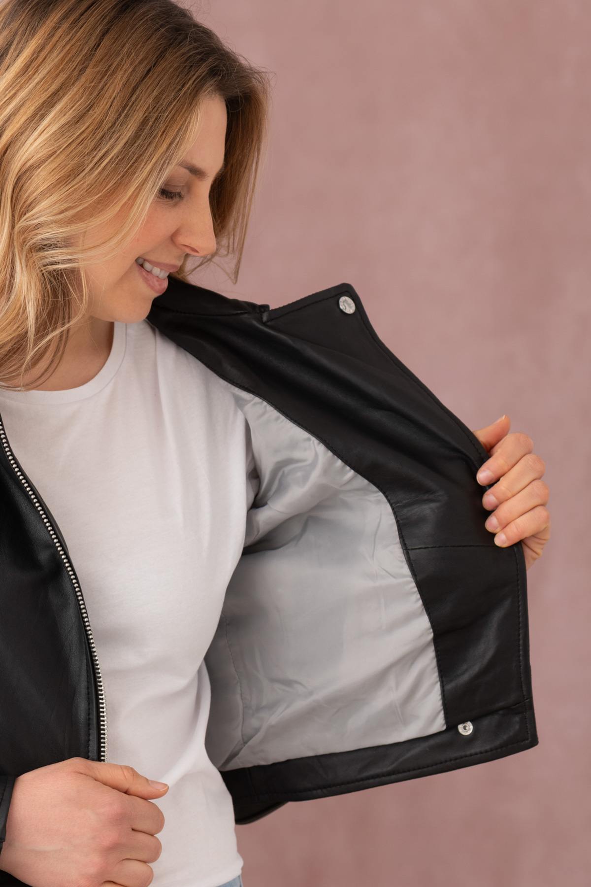 Cropped lambskin jacket with asymmetric zip and snap details for edge. - Image n°9