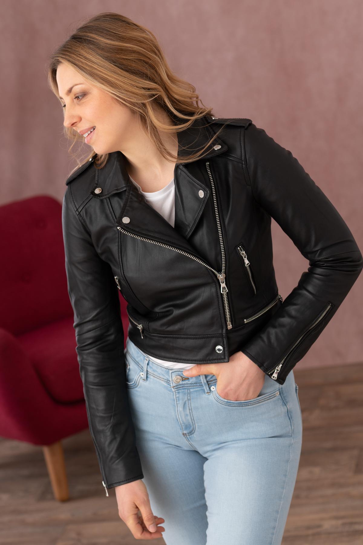 Cropped lambskin jacket with asymmetric zip and snap details for edge. - Image n°6