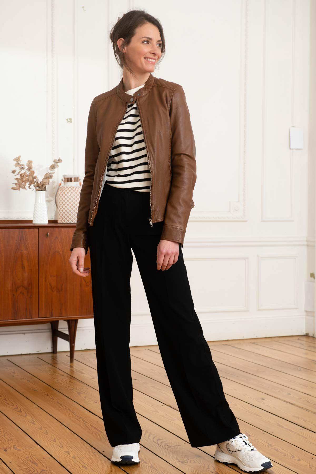 Soft tobacco sheepskin jacket, slim fit with zip pockets. - Image n°2