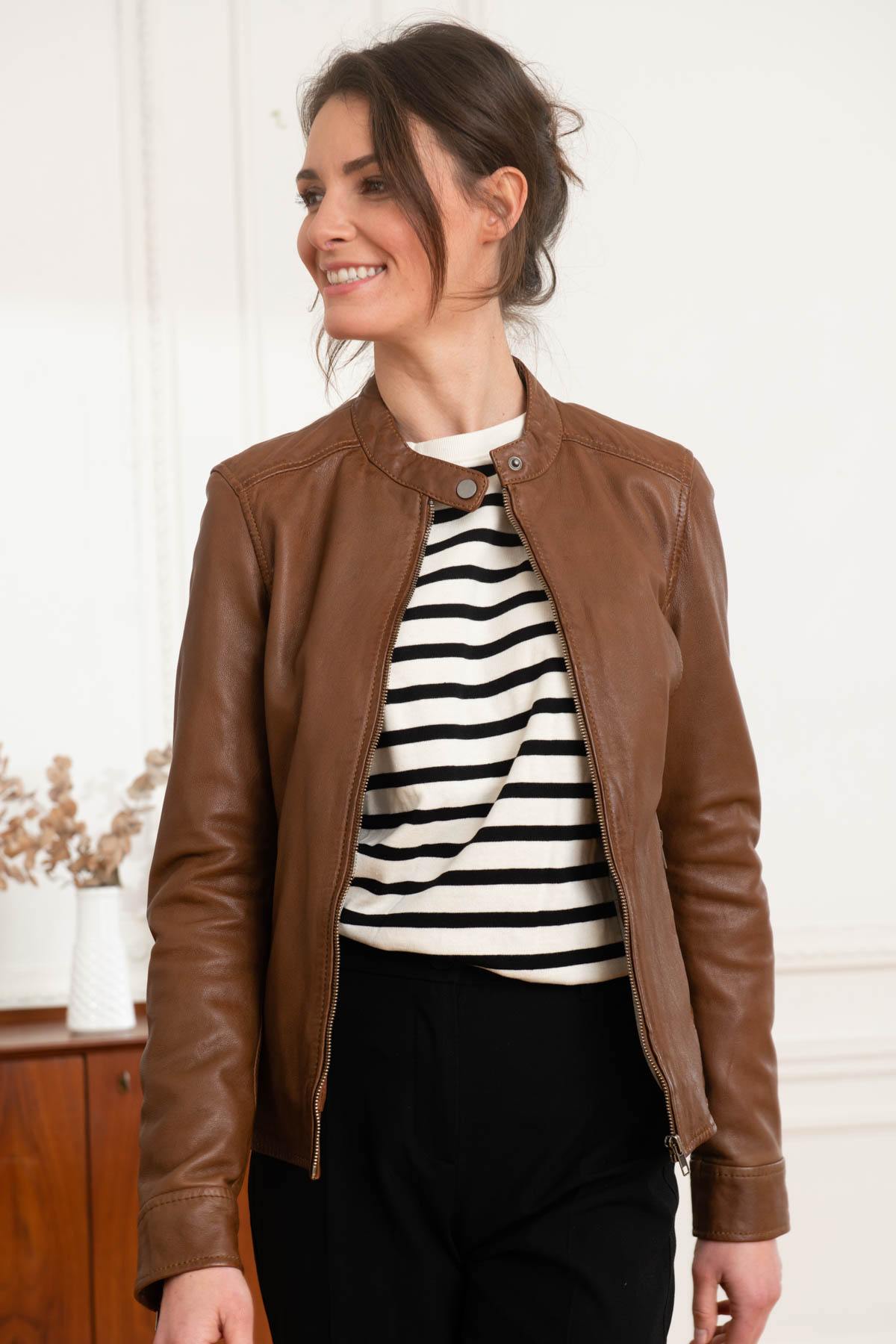 Soft tobacco sheepskin jacket, slim fit with zip pockets. - Image n°1
