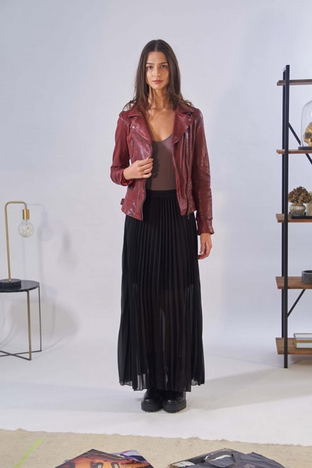 Aged sheepskin biker jacket in fiery red, slim-fit and rock-chic. - Image n°2
