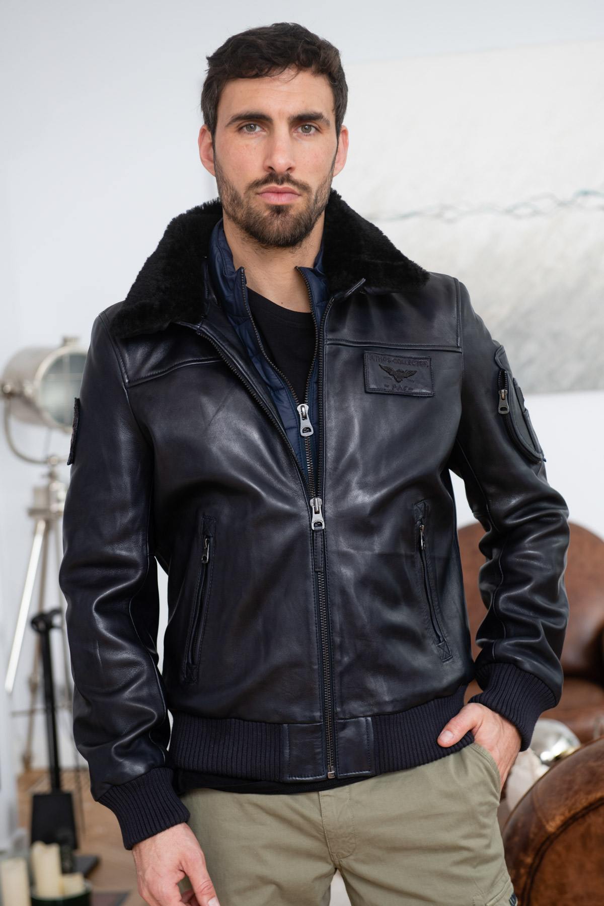 Limited-edition navy lambskin aviator jacket with patinated finish. - Image n°5