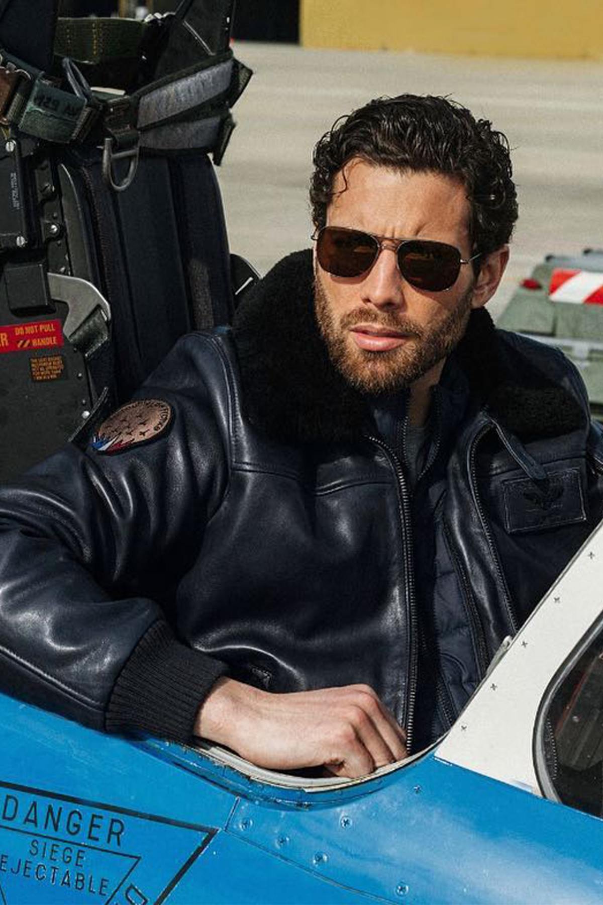 Limited-edition navy lambskin aviator jacket with patinated finish. - Image n°7