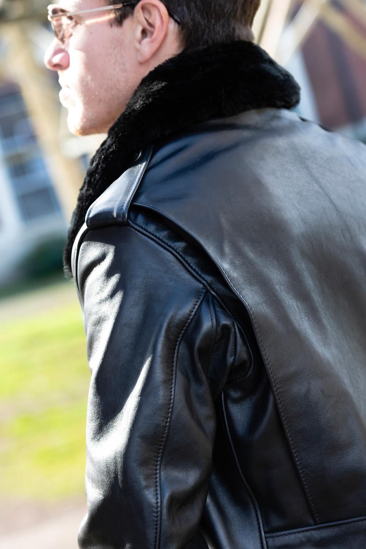 Schott's 184SM Black: A-2 jacket in naked cowhide. Fleece liner. - Image n°16