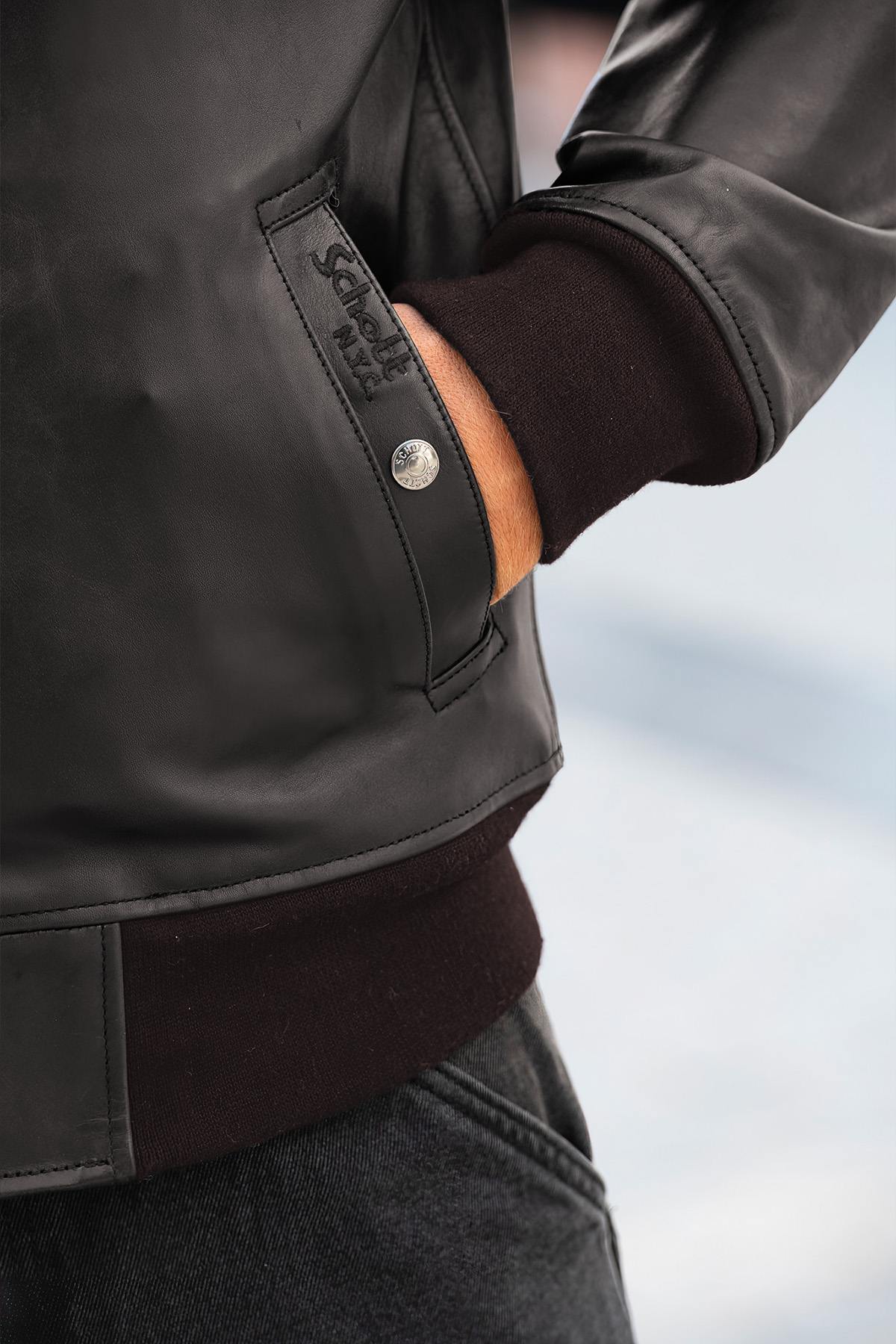 Schott's cowhide aviator jacket with removable shearling collar. - Image n°4