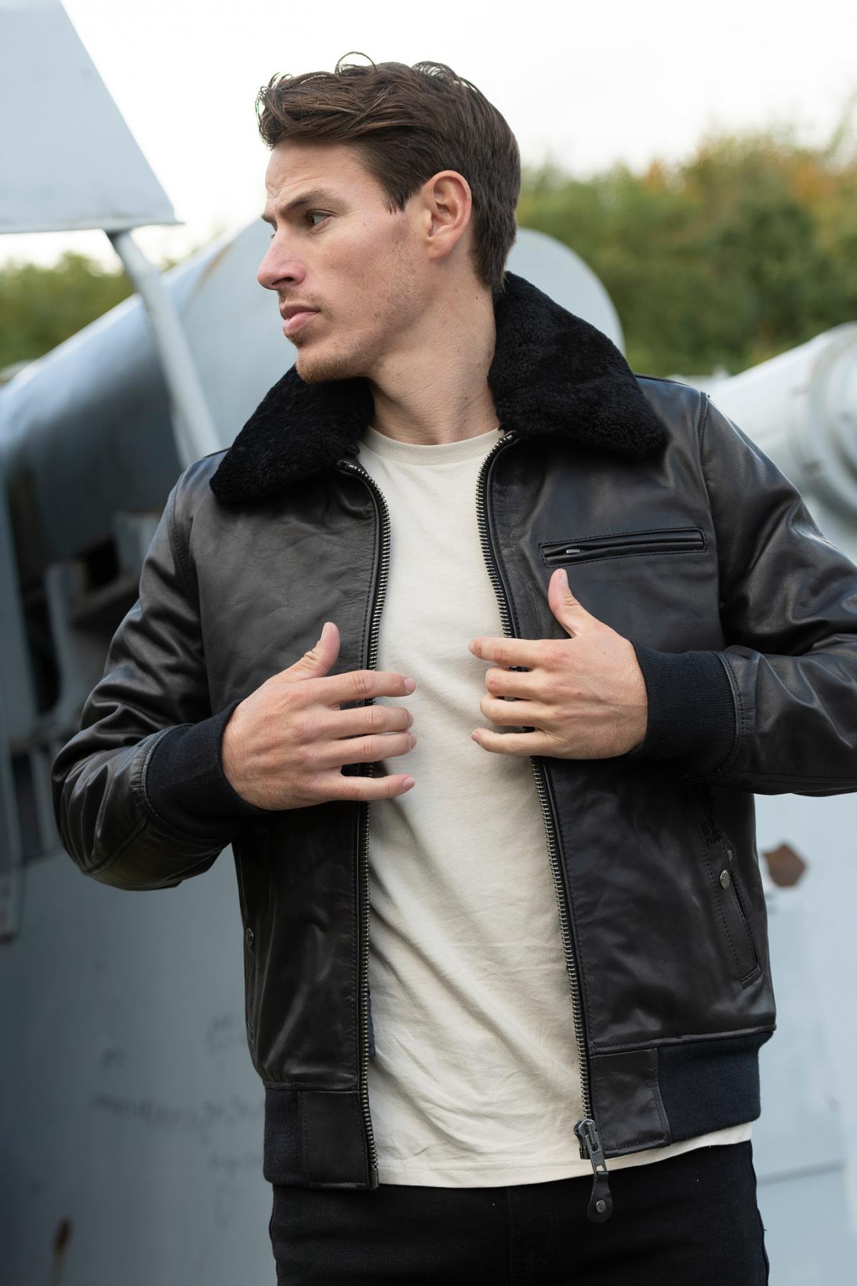 LC1380 Black by Schott-thick cowhide, shearling collar, zip-out liner. - Image n°4