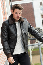 Schott's cowhide A-2 jacket. Fur collar, ribbed waist, vintage patina. - Image n°9