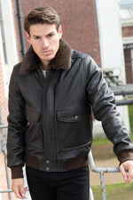 Schott's cowhide A-2 jacket. Fur collar, ribbed waist, vintage patina. - Image n°4