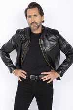 Schott 689H: glossy horsehide, aged brass, and a vintage biker cut. - Image n°3