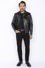 Schott 689H: glossy horsehide, aged brass, and a vintage biker cut. - Image n°2
