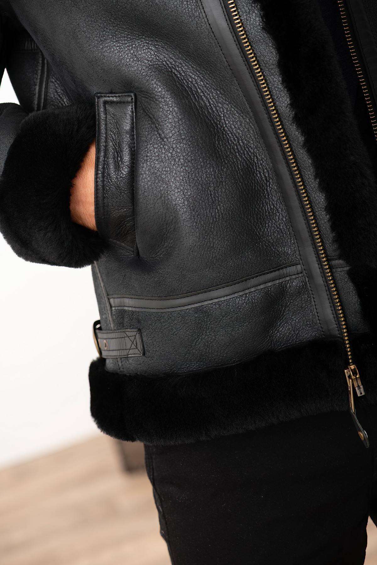 Schott's LC1259: a double-face sheepskin bomber, warm and timeless. - Image n°5