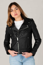 Schott's LCW1601D: a lambskin Perfecto with rock edge and sleek cut. - Image n°3