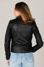 Schott's LCW1601D: a lambskin Perfecto with rock edge and sleek cut. - Image n°4