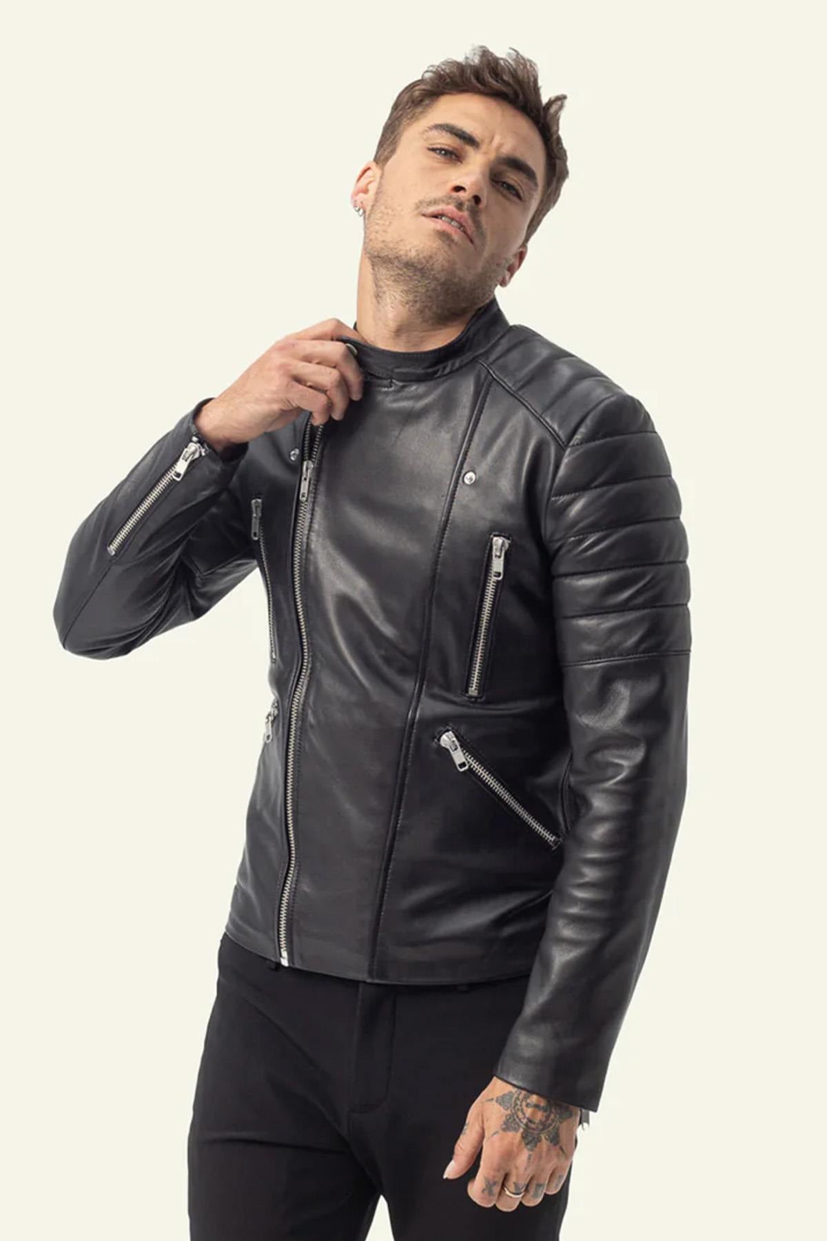 Slim-fit black lambskin biker jacket with matelassage shoulders. - Image n°5