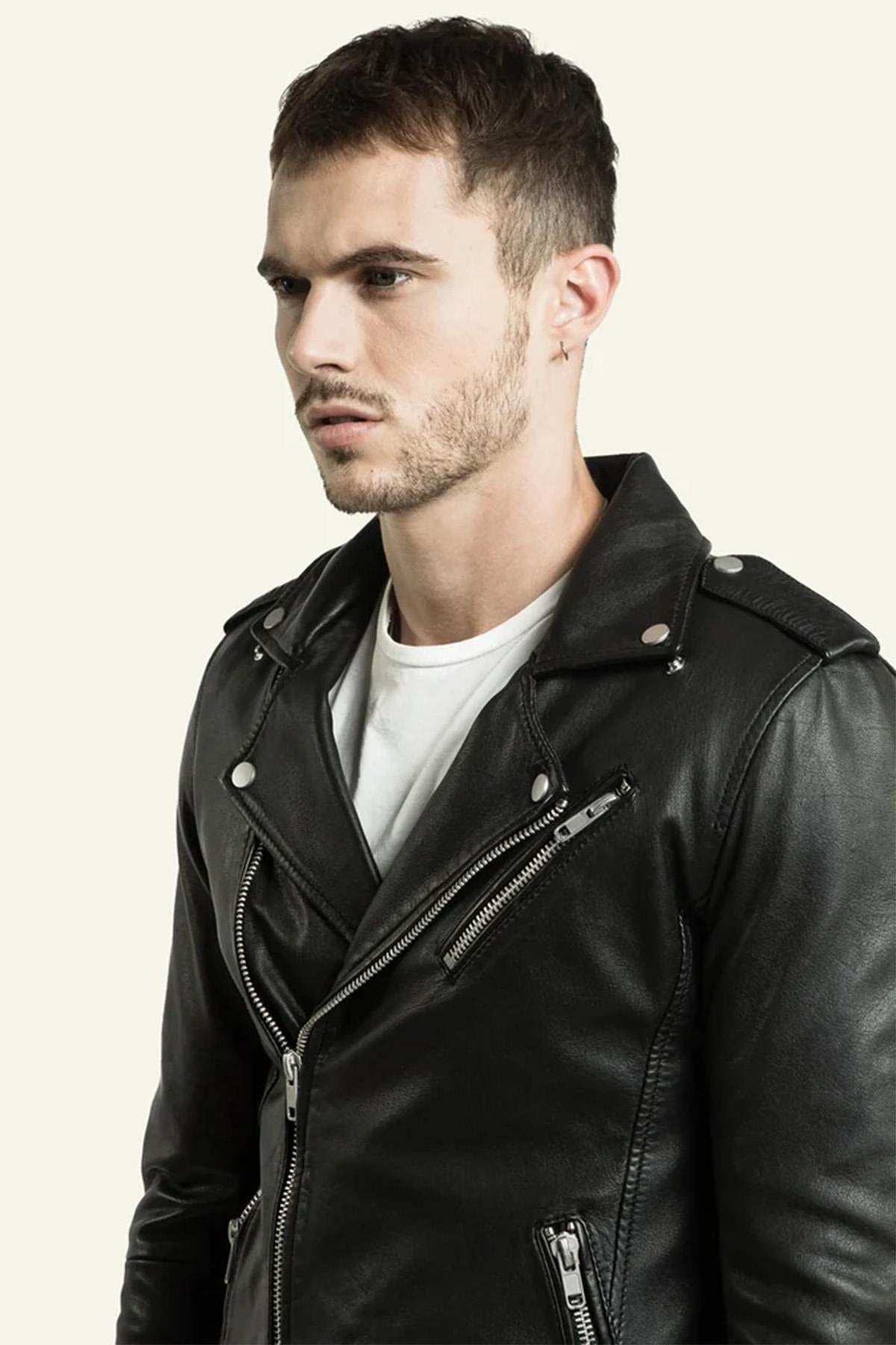 Rock-inspired lambskin jacket in black, slim-cut with silver zips. - Image n°6