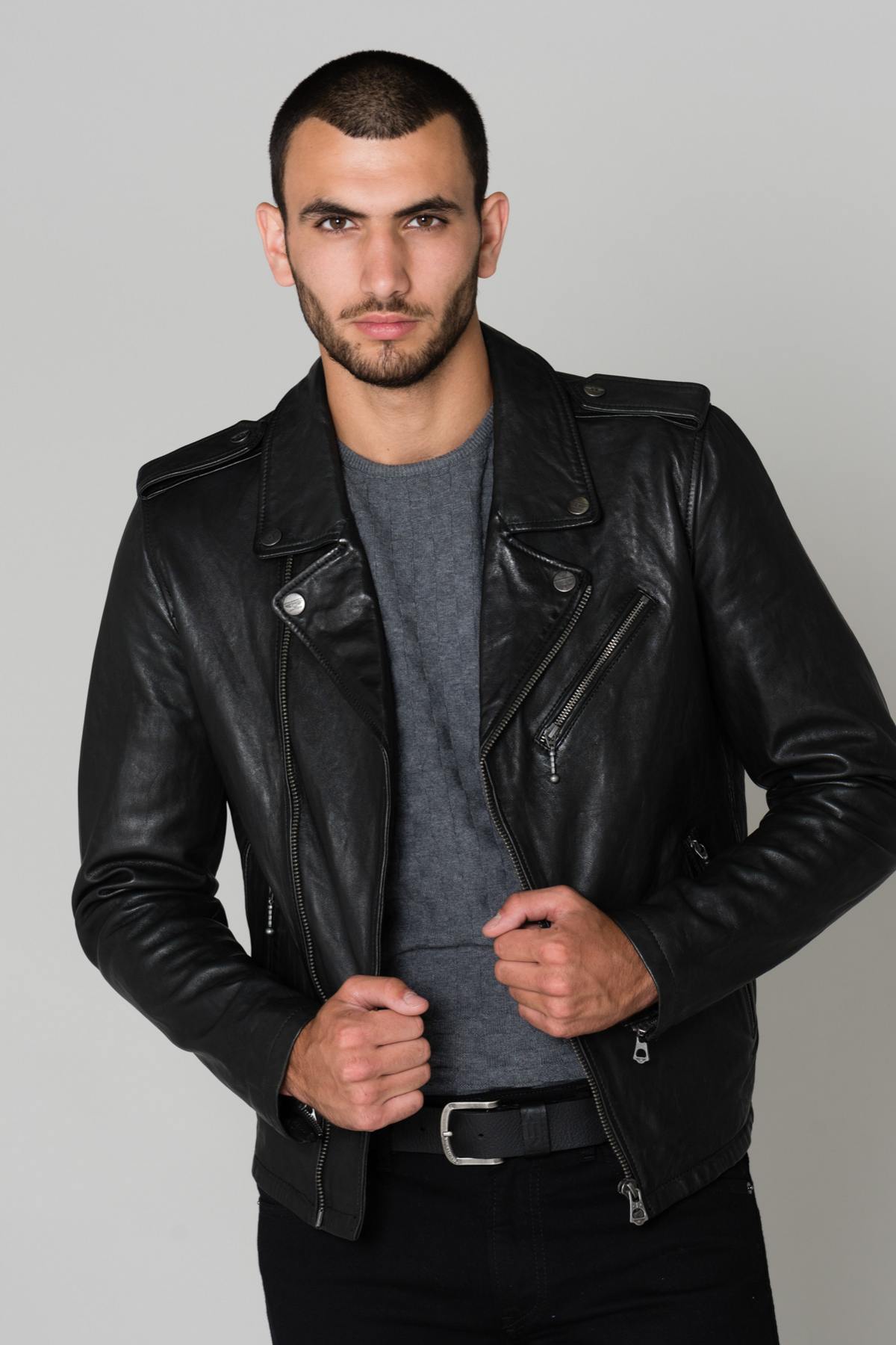 Thick washed lambskin leather, slimfit black biker jacket. - Image n°3