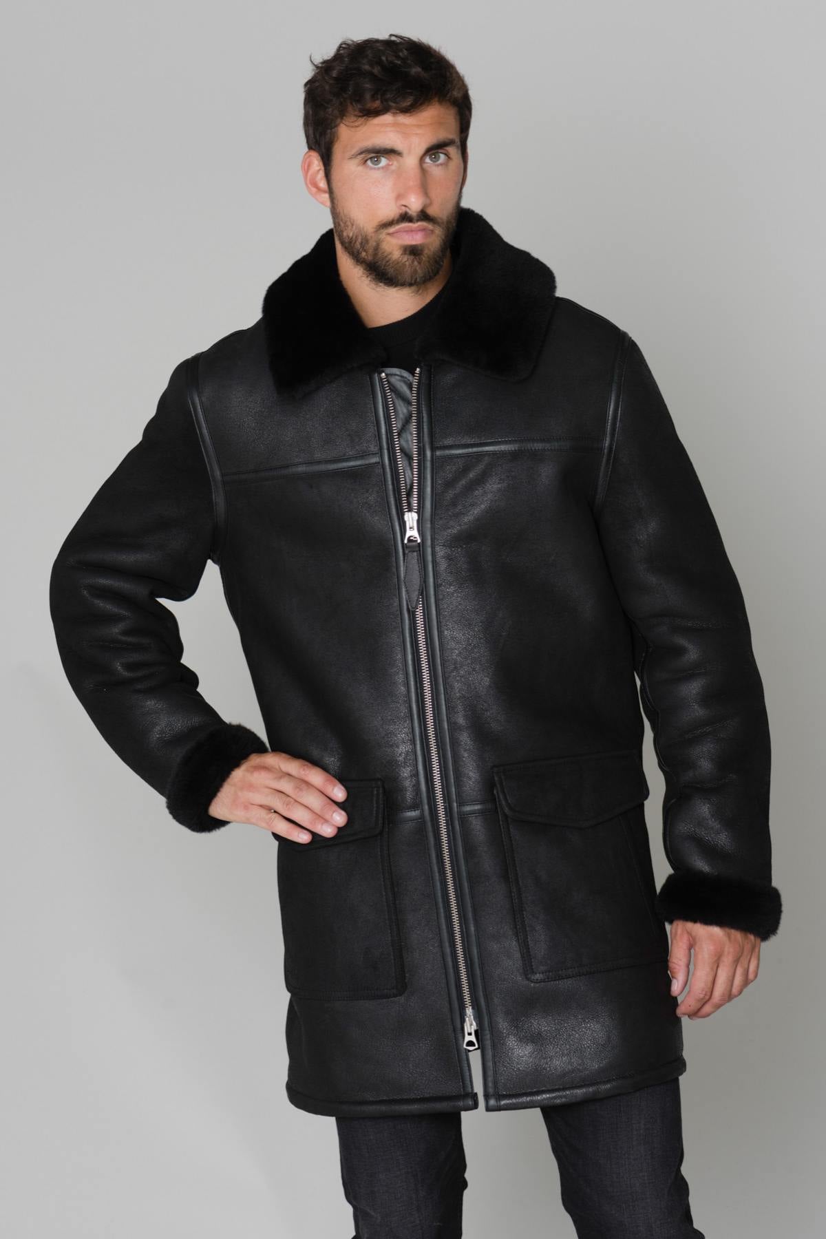 Schott's sheepskin coat: aviator warmth and elegance in one. - Image n°3