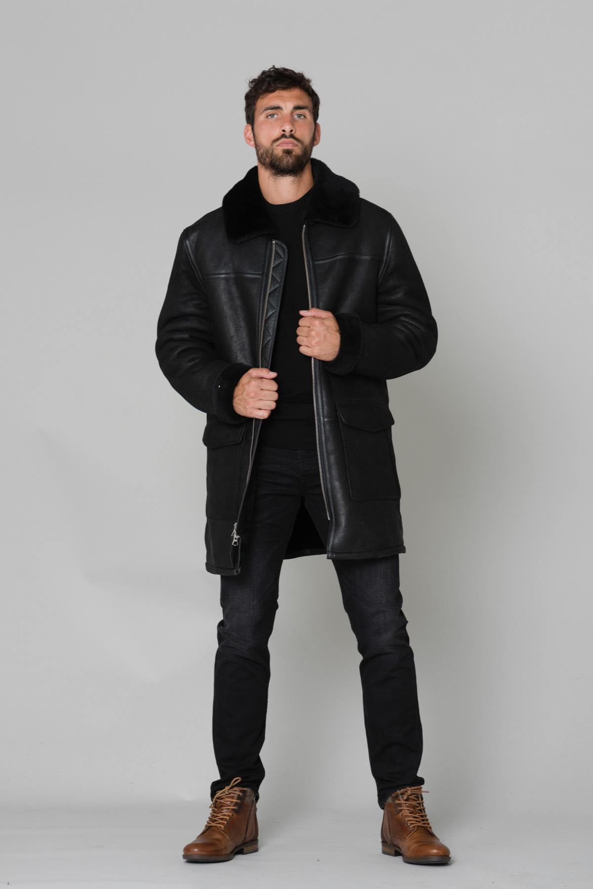 Schott's sheepskin coat: aviator warmth and elegance in one. - Image n°2