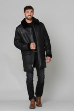 Schott's sheepskin coat: aviator warmth and elegance in one. - Image n°4