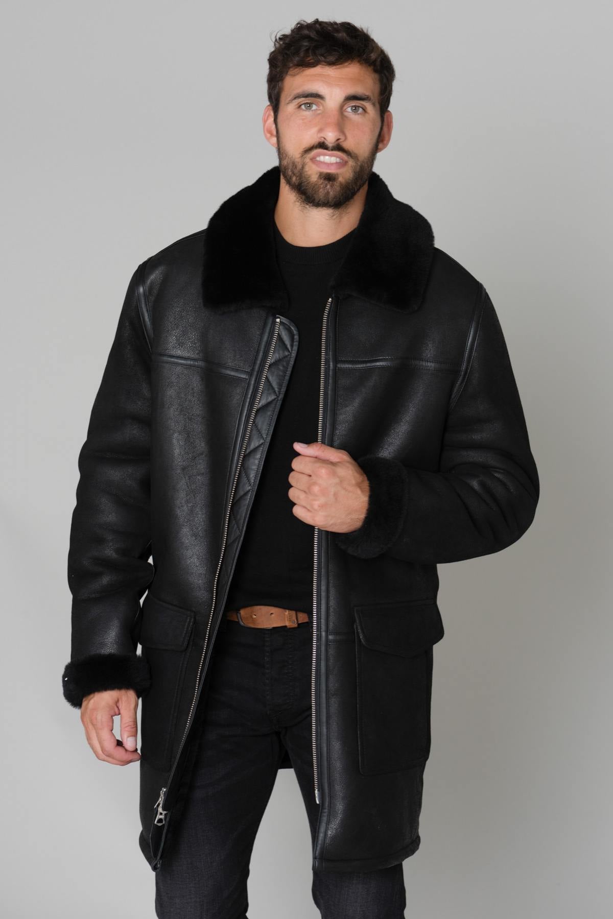 Schott's sheepskin coat: aviator warmth and elegance in one. - Image n°6
