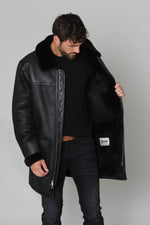 Schott's sheepskin coat: aviator warmth and elegance in one. - Image n°7