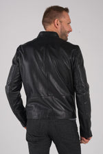 Daytona's black sheepskin jacket: soft leather, classic biker appeal. - Image n°6