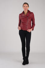 Bold red chilli lambskin, patinated and curve fit for a modern look. - Image n°2