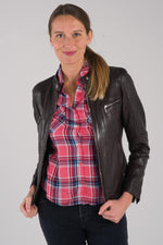 Deep brown lambskin jacket with a patina finish and mandarin collar. - Image n°4