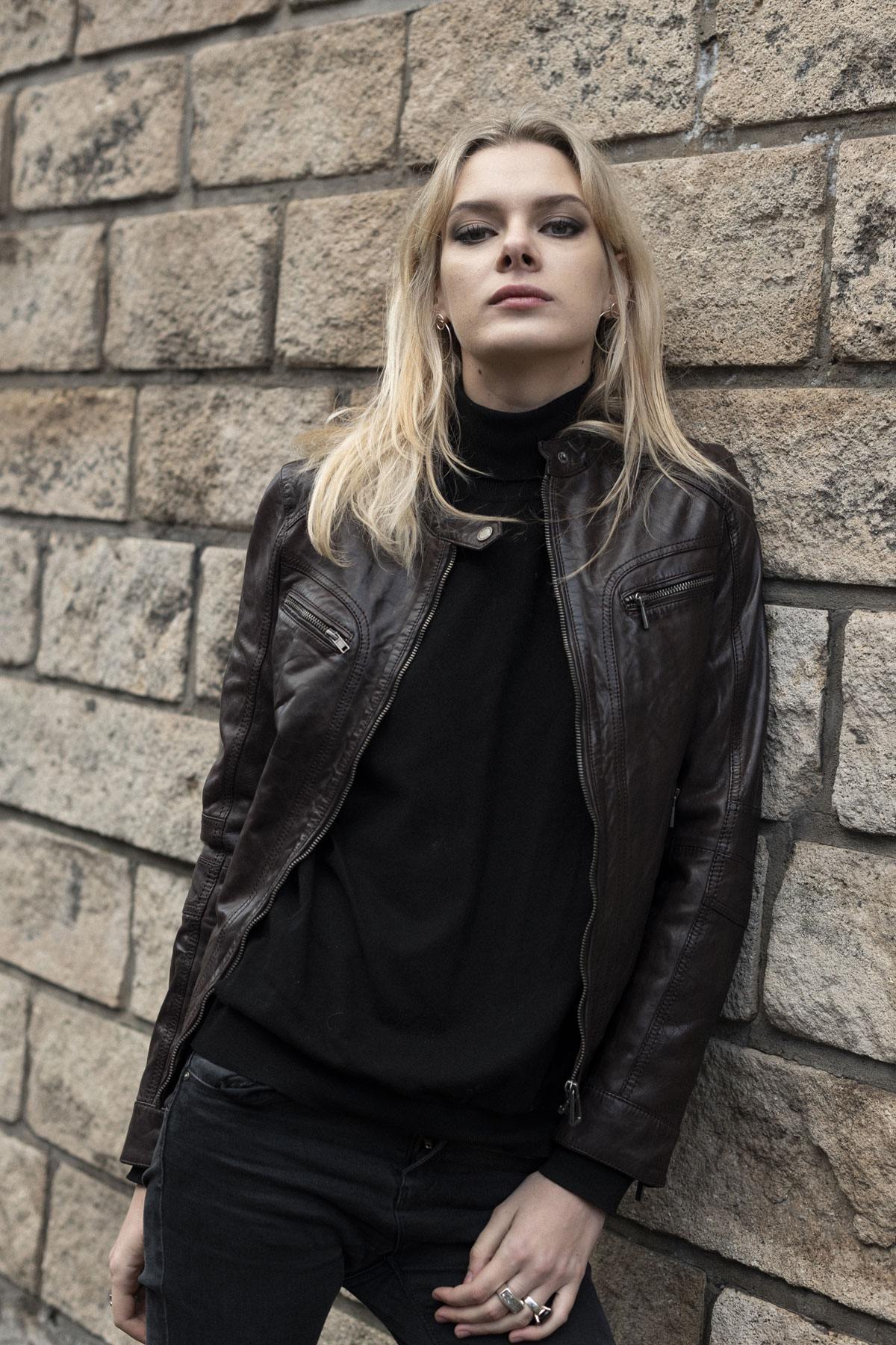 Deep brown lambskin jacket with a patina finish and mandarin collar. - Image n°1