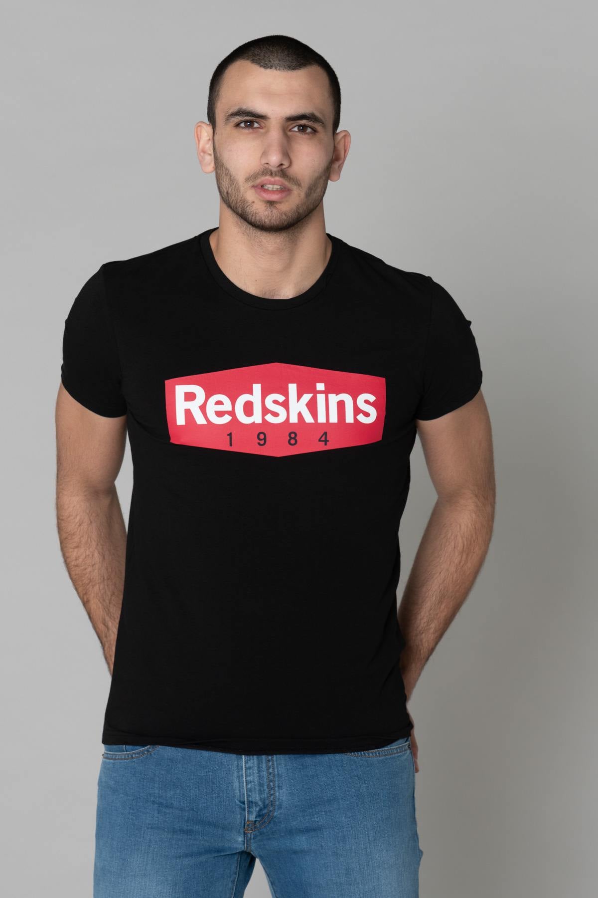 Black t-shirt with red logo - Image n°1