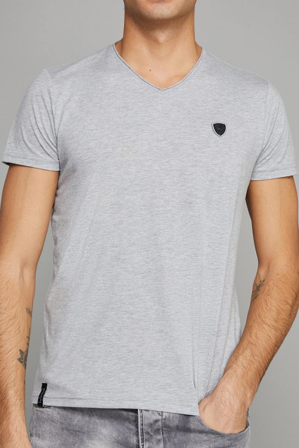 Short-sleeved V-neck t-shirt - Image n°1