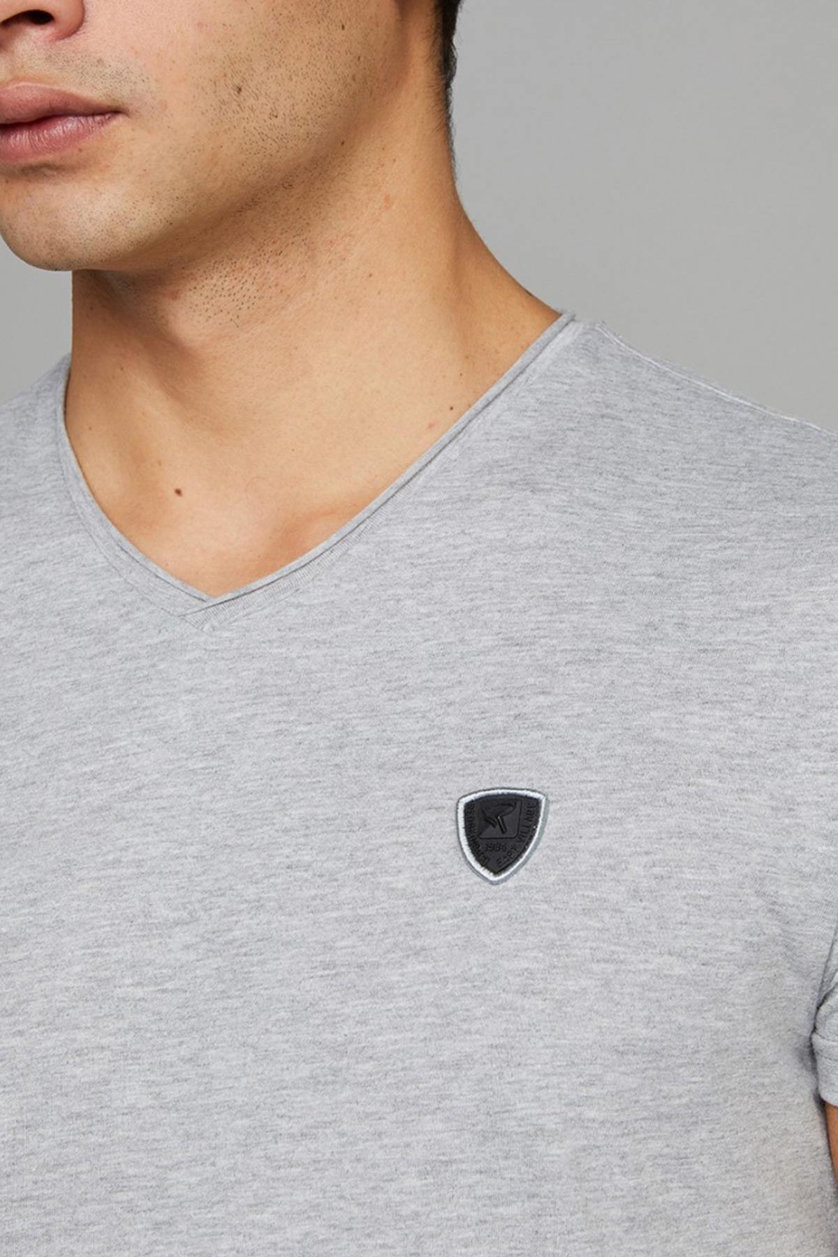 Short-sleeved V-neck t-shirt - Image n°2