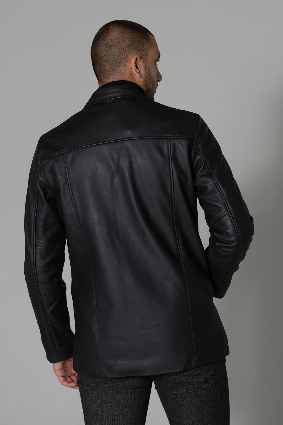 This Schott jacket updates the Perfecto with a buttoned placket. - Image n°10