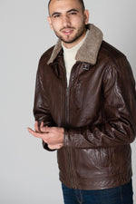 A walnut sheepskin aviator jacket: soft, adaptable, timeless. - Image n°4
