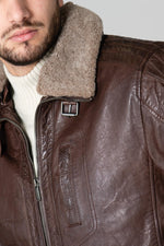 A walnut sheepskin aviator jacket: soft, adaptable, timeless. - Image n°3