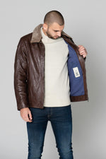 A walnut sheepskin aviator jacket: soft, adaptable, timeless. - Image n°5