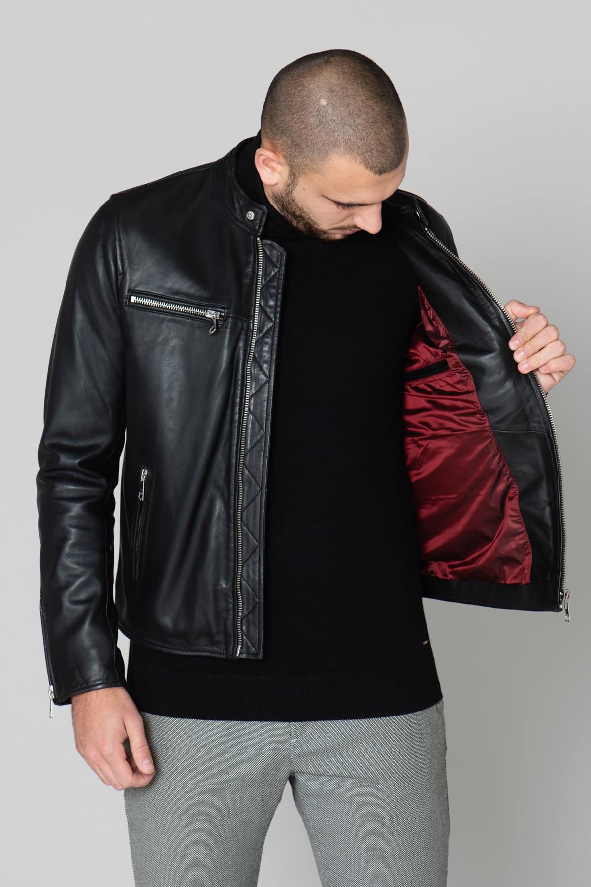 Slim black lambskin jacket with zippered cuffs and burgundy lining. - Image n°5