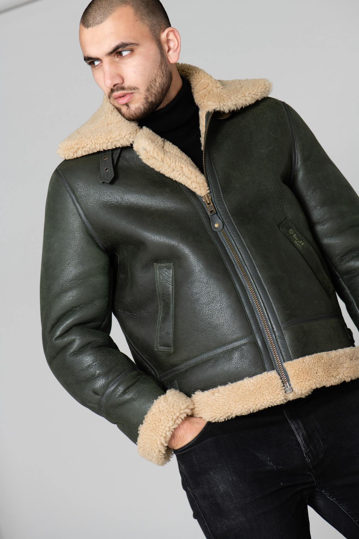 Schott's shearling bomber, a vintage aviator with timeless warmth. - Image n°1