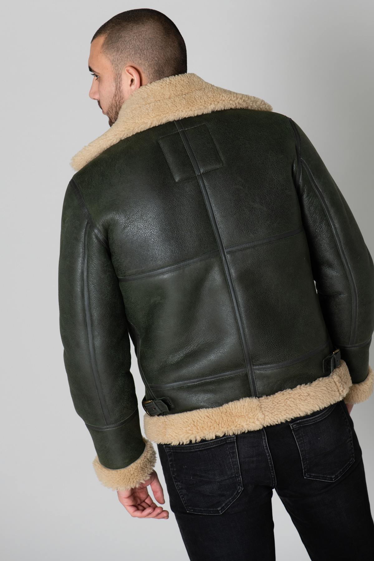 Schott's shearling bomber, a vintage aviator with timeless warmth. - Image n°6