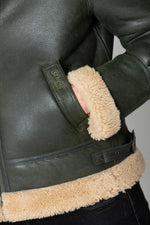 Schott's shearling bomber, a vintage aviator with timeless warmth. - Image n°8