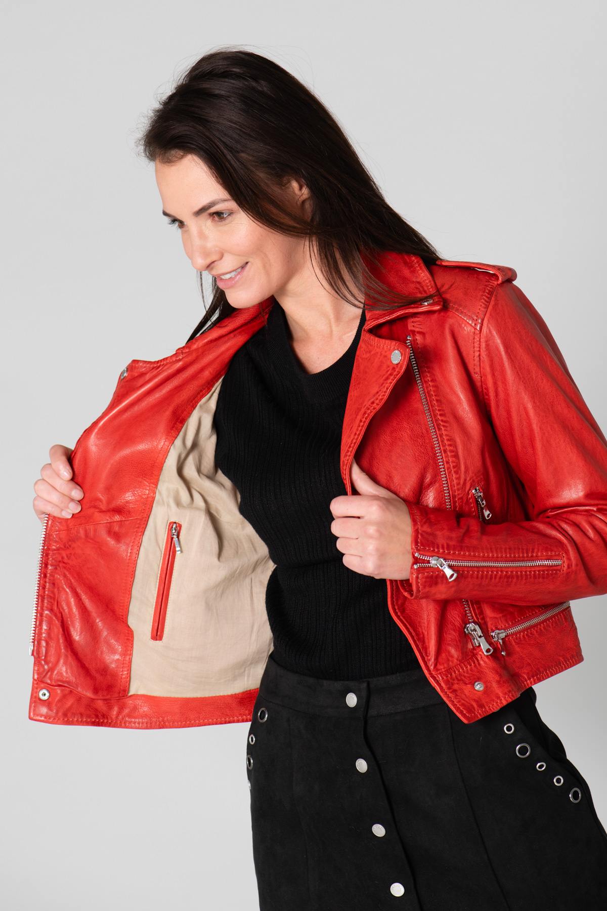 Washed red lambskin biker jacket with metallic zips and slim fit. - Image n°5