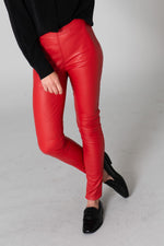 Red slimfit leather pants - Image n°1