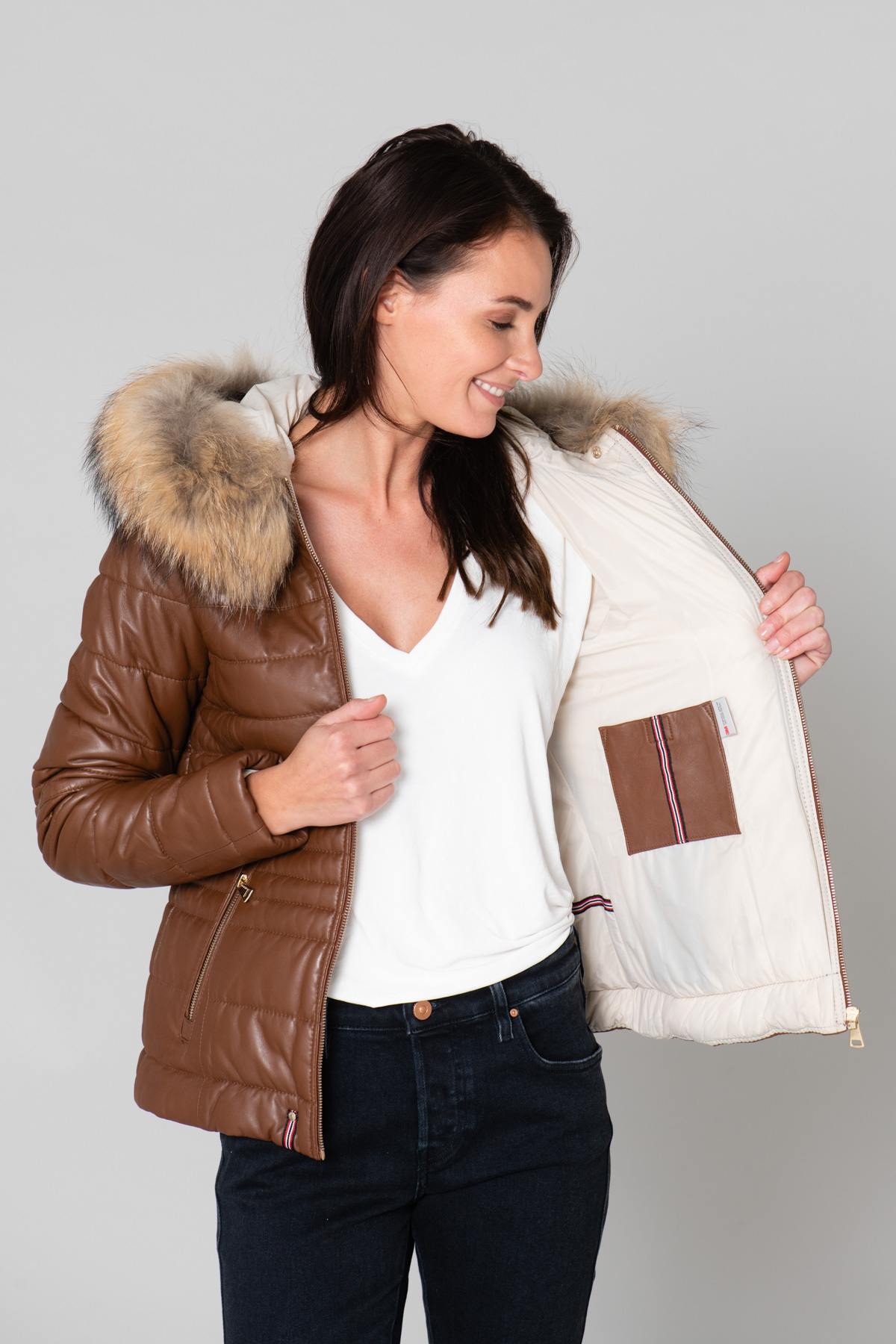 Oakwood's tan shearling jacket, quilted for warmth and a slim fit. - Image n°4