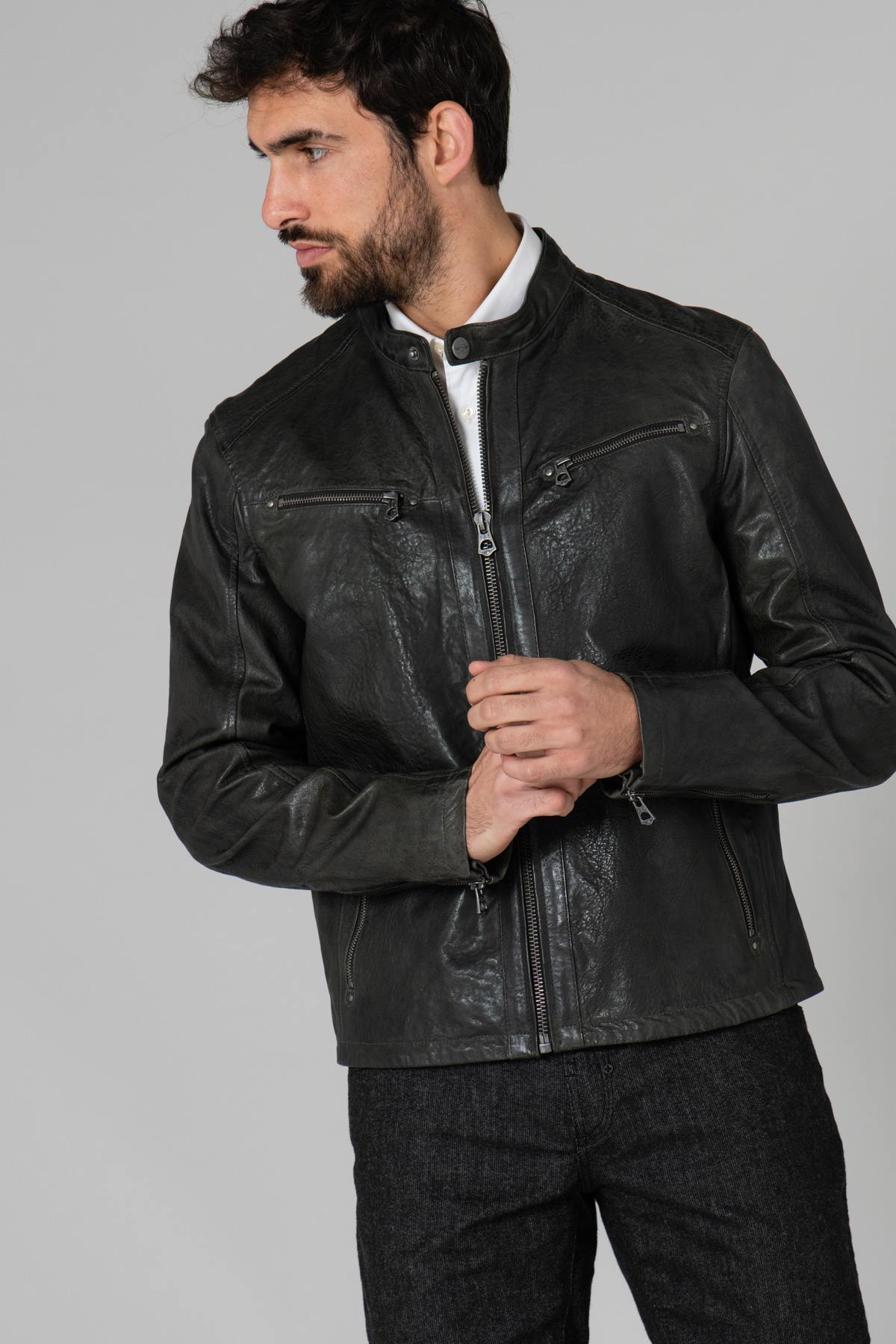 Daytona's Gafino in dark olive sheepskin. Fine-grained leather. - Image n°3