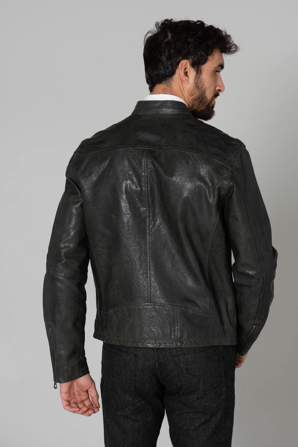 Daytona's Gafino in dark olive sheepskin. Fine-grained leather. - Image n°6