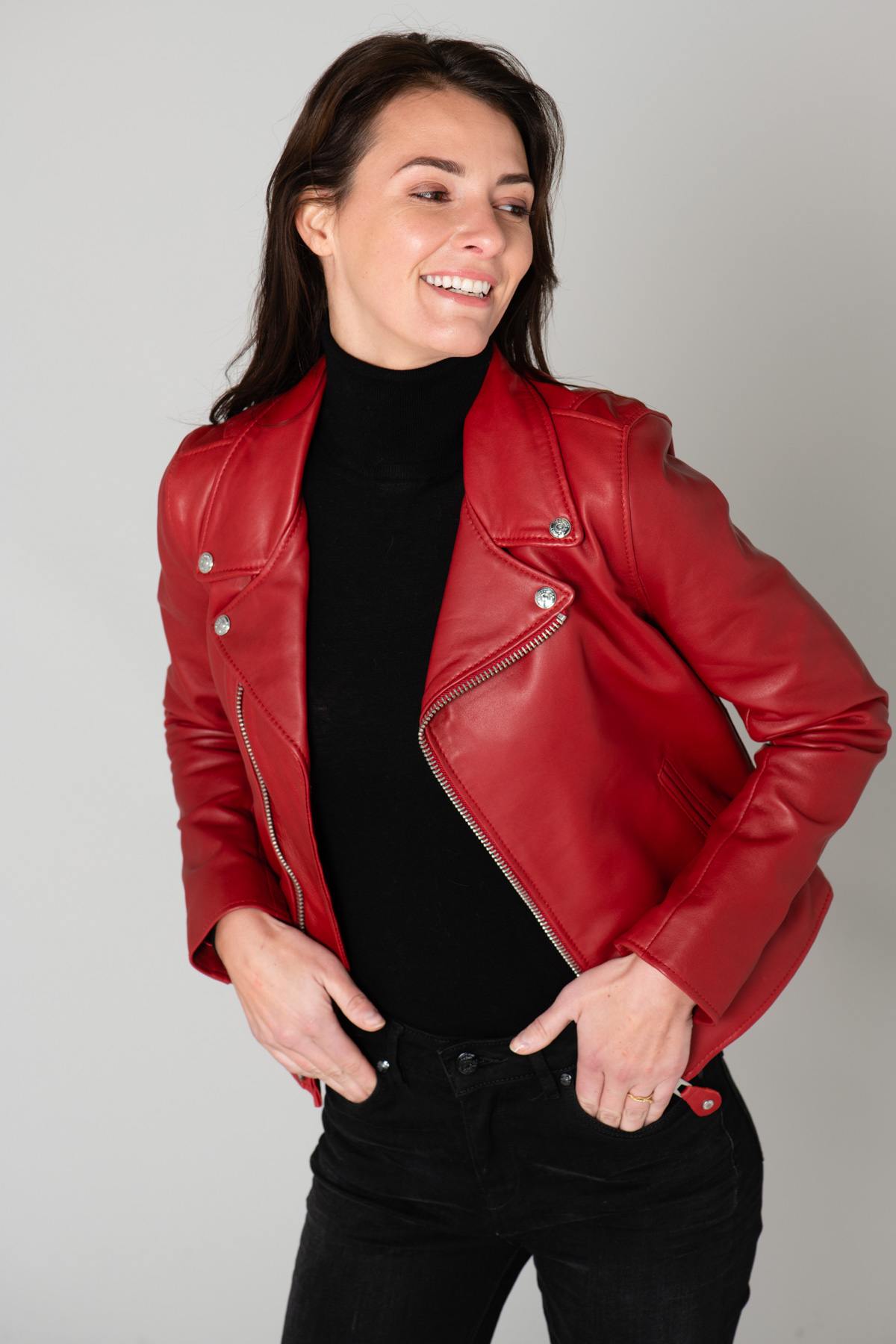 Vibrant red lambskin Perfecto by Schott, slim-fit for seasonal edge. - Image n°8